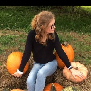 Meet your Posher, Caitlyn